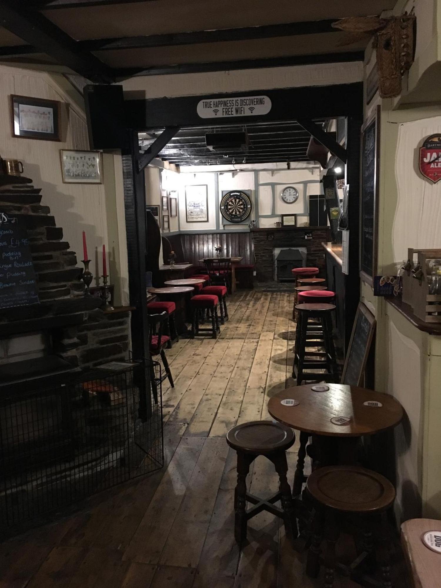 Blue Lion Inn Lewdown 외부 사진