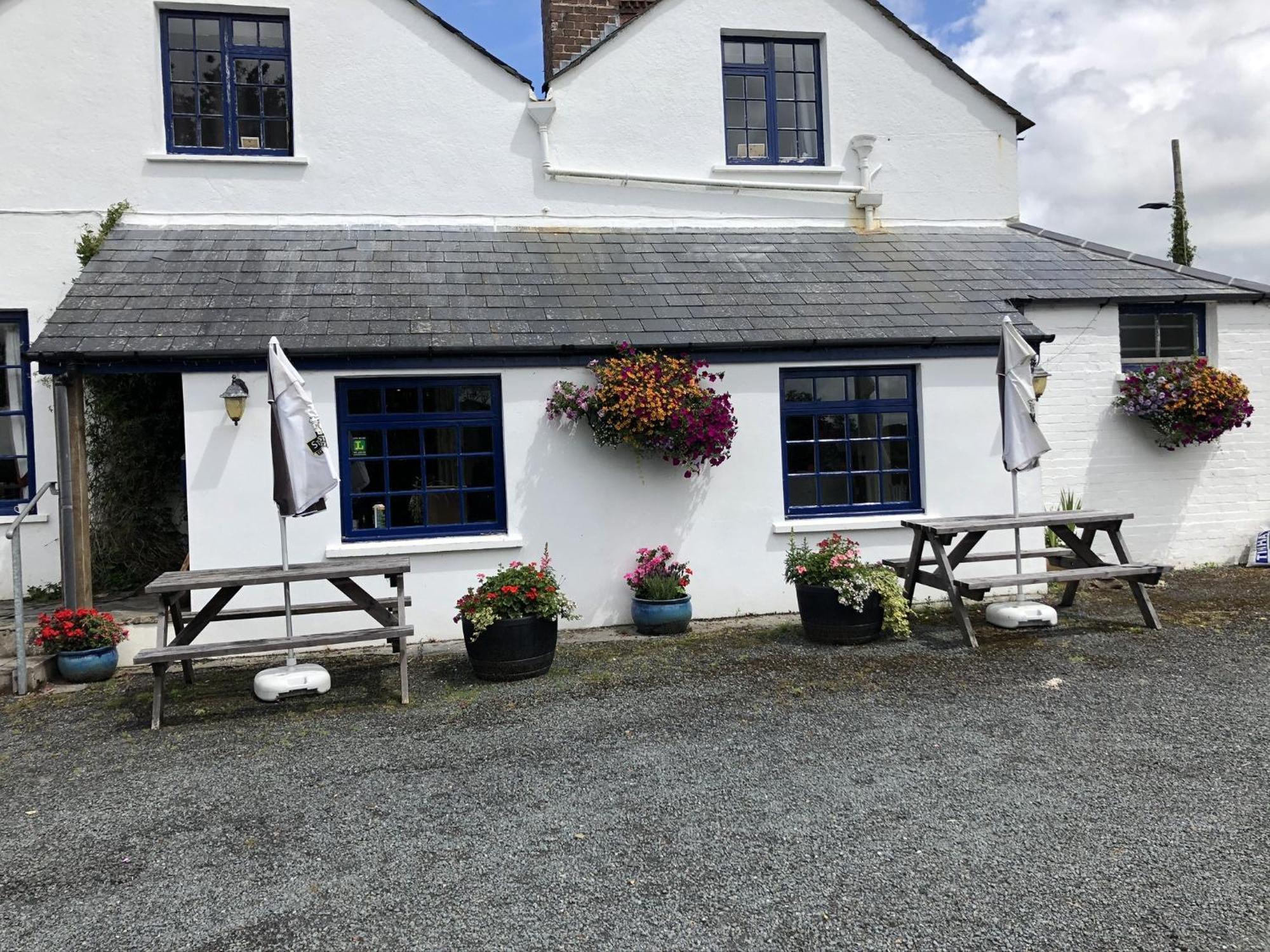 Blue Lion Inn Lewdown 외부 사진